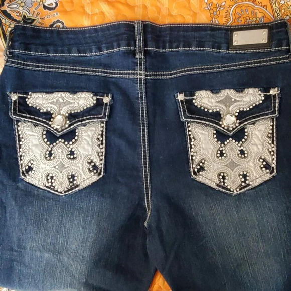 One 5 One Woman's Bootcut Jeans Size 12 Blue Sparkle Embellished Back Pockets - Picture 4 of 16